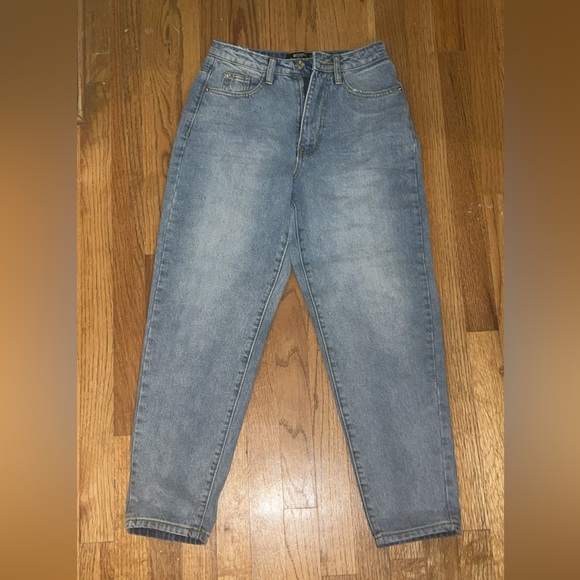 Misguided Petite Riot High Rise Mom Jeans US Size 2 WORN ONCE - Picture 3 of 10